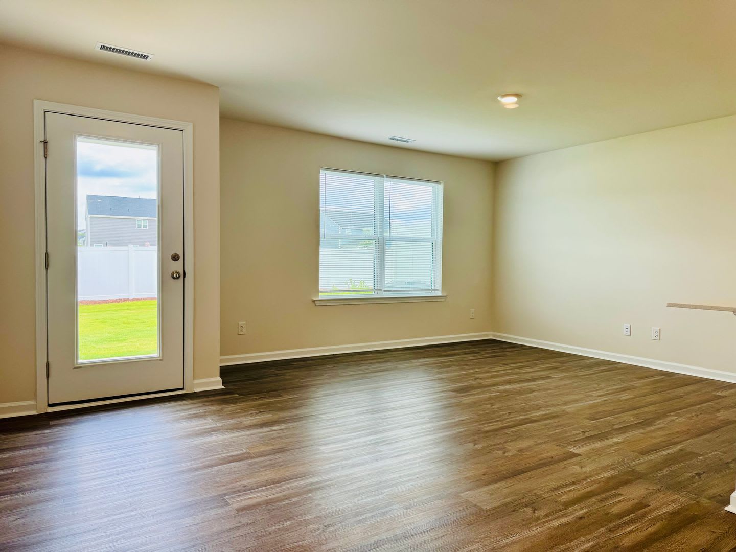 New Construction with Amazing Amenities – photo 4