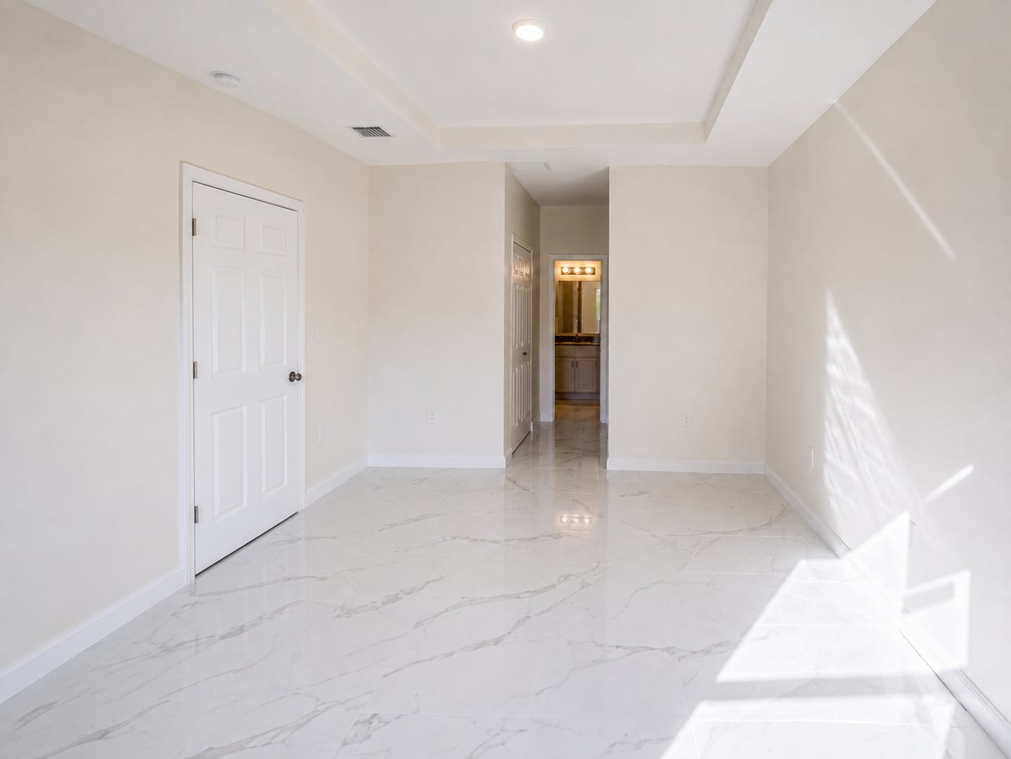 Large 4 bedroom, 3 bath, 2 car garage-MOVE IN READY! – photo 3