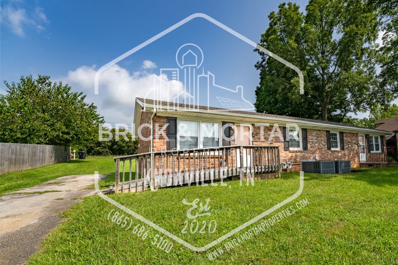 2407 Holbrook Drive – photo 3