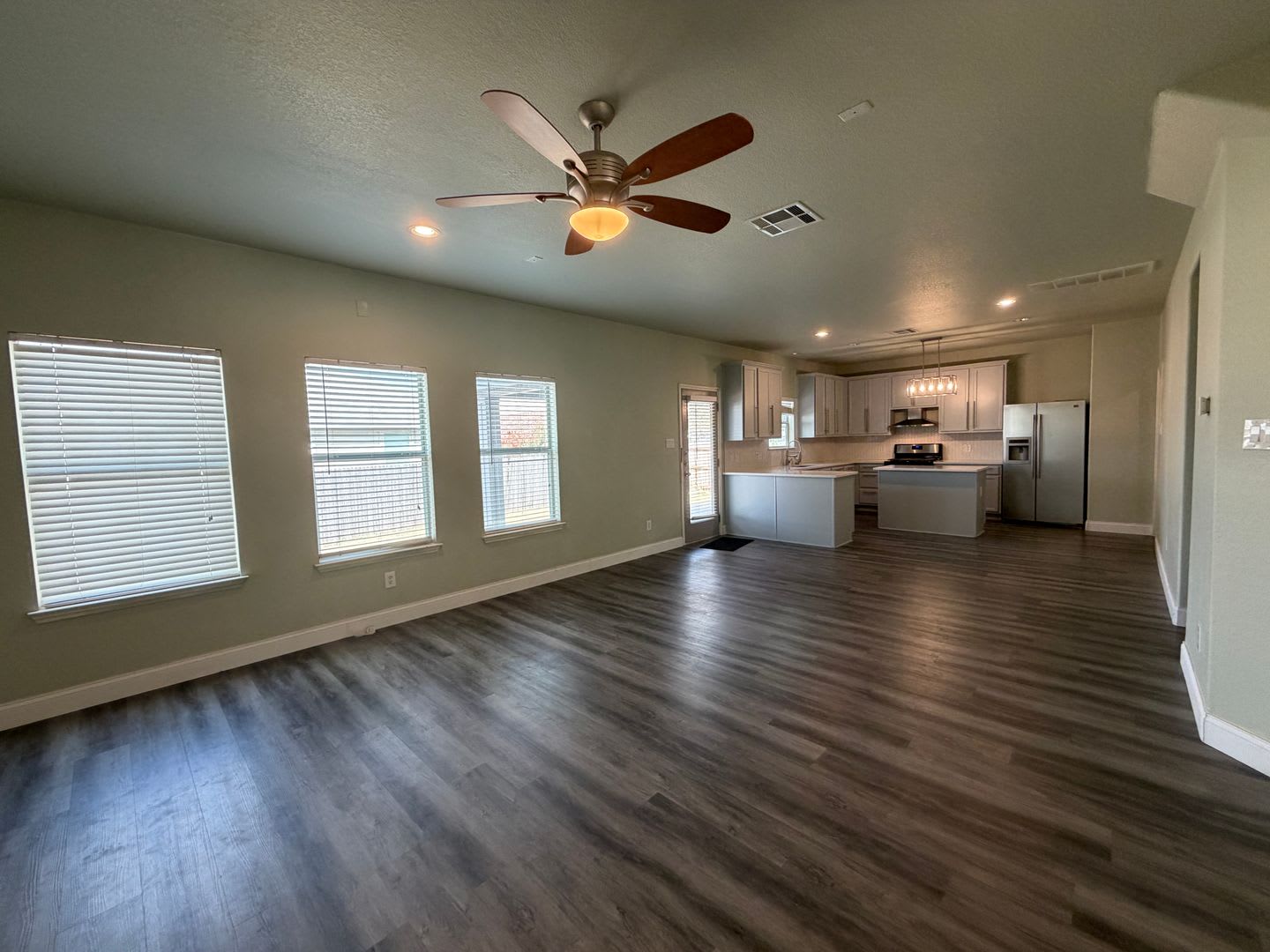 Big 4 Bedroom Home In Round Rock – photo 3