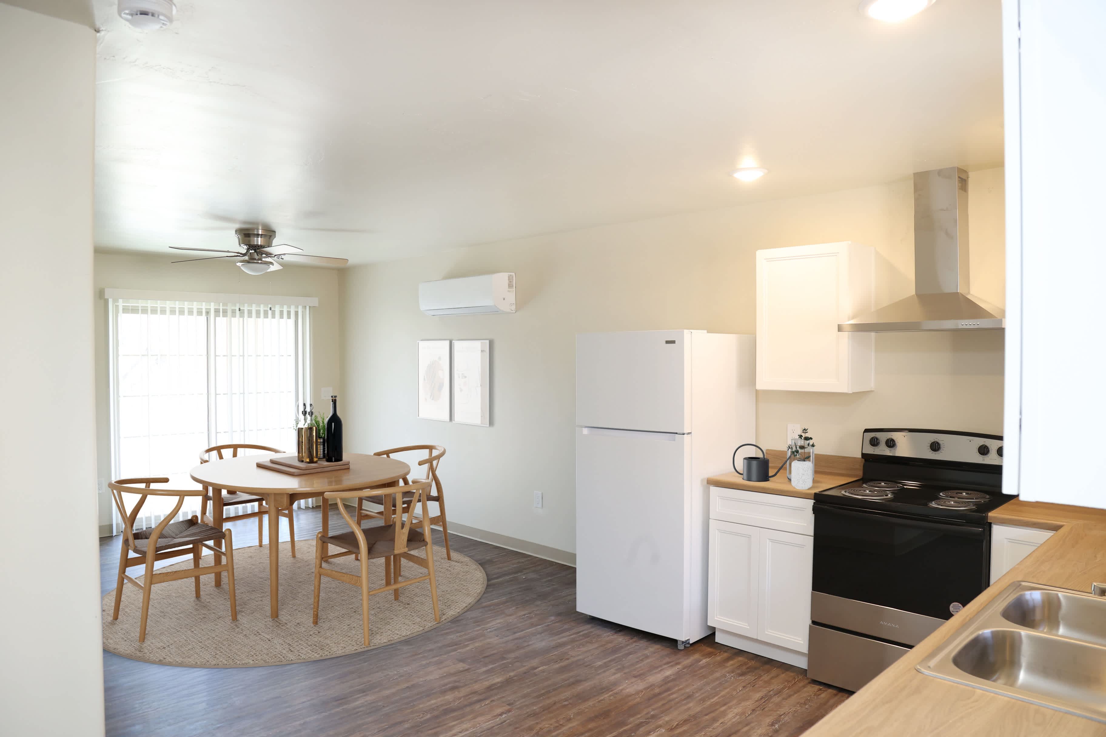 450 Morgan St – photo 4