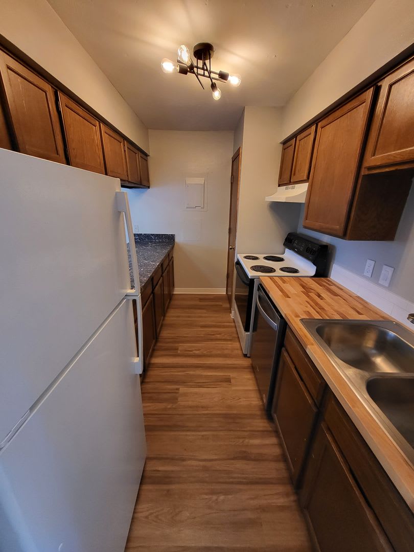 Bright Spacious Beautifully Updated Available August 10Th – photo 4