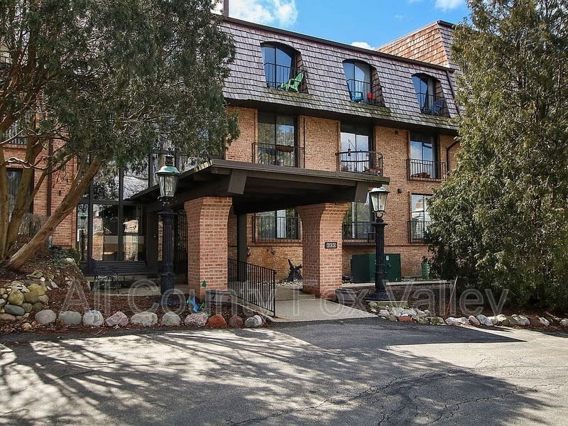 600 W Russell Street – photo 1