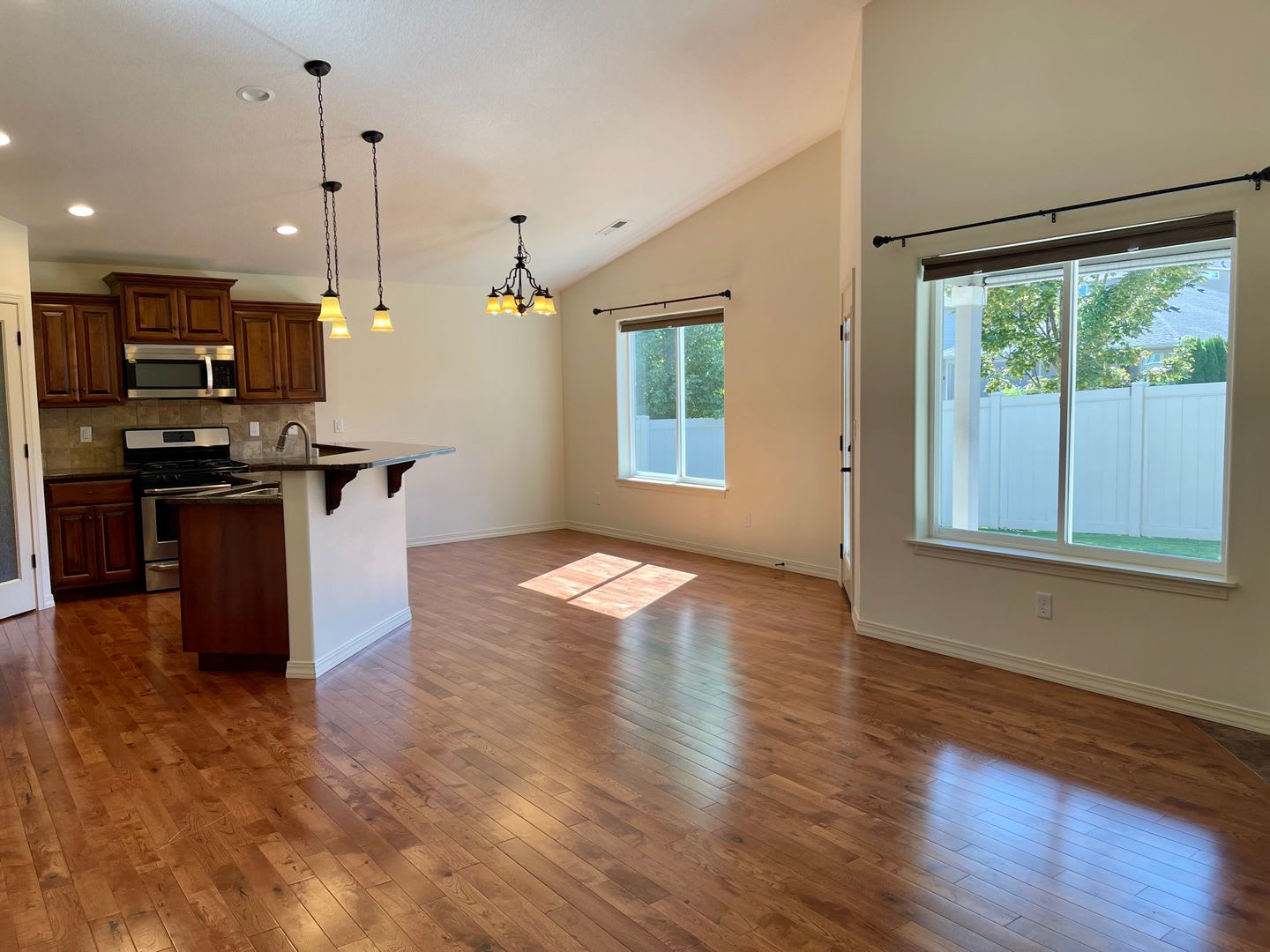 Live In Luxury with Vaulted Ceilings, Granite Countertops, and a Gas Fireplace! – photo 3