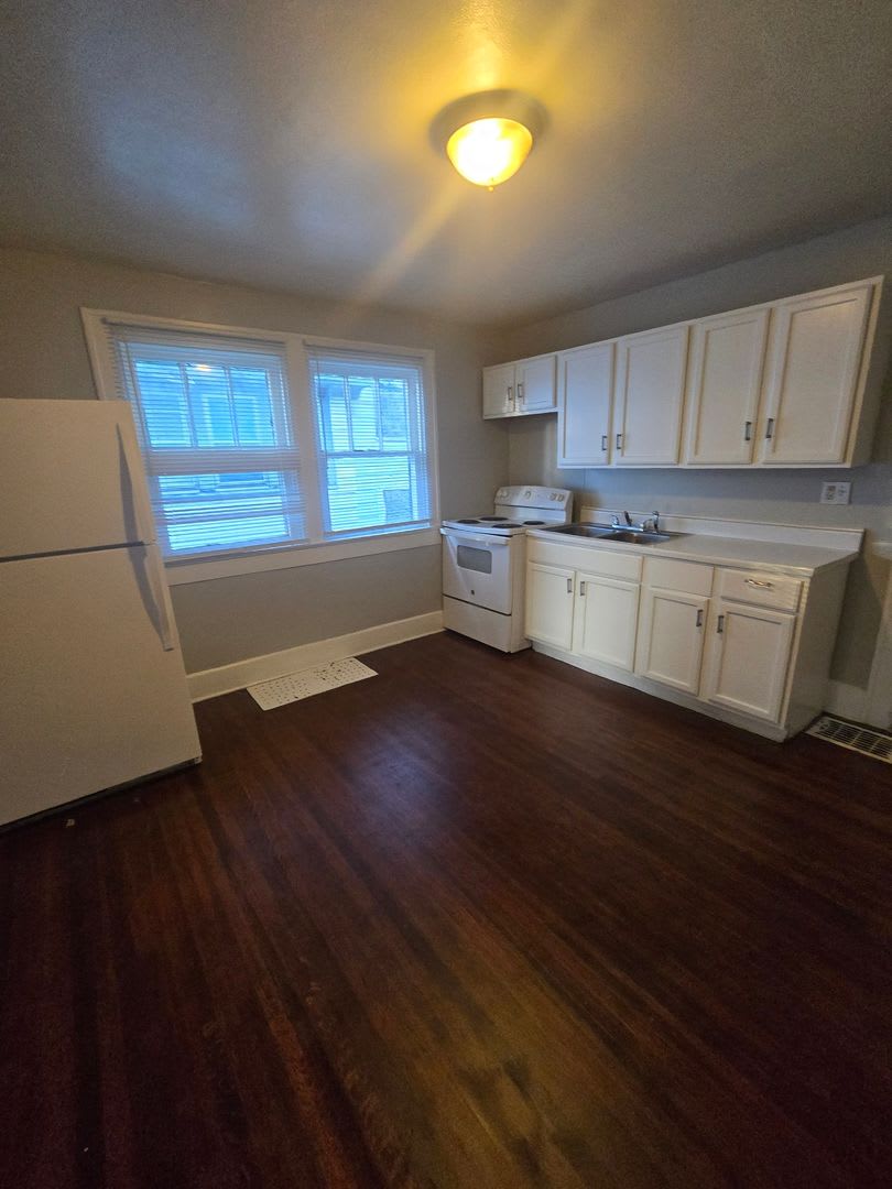 Spacious 2-Bedroom Home Near Sherman Drive & Downtown Indianapolis – photo 5