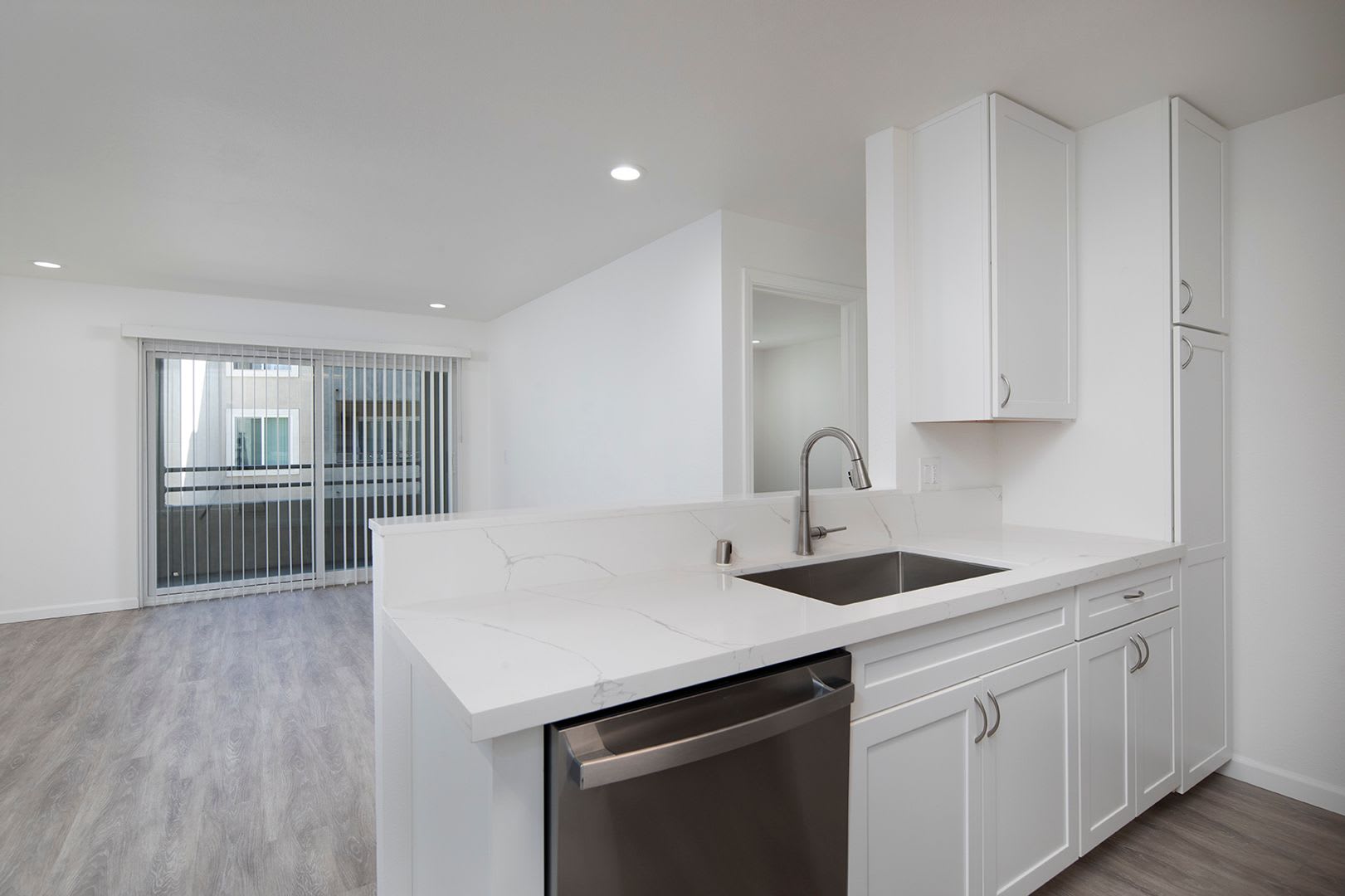 Mission Pacific Apartments – photo 3