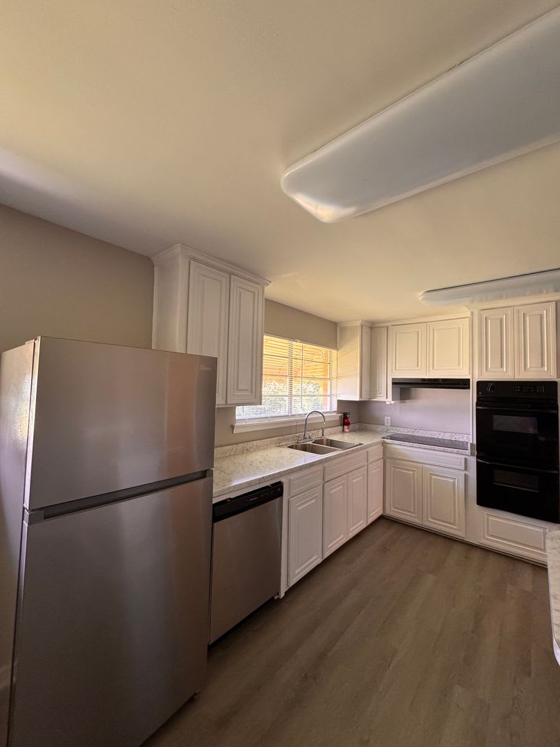 3 Bed 1.5 Bath Brick House With Bonus Room – photo 5