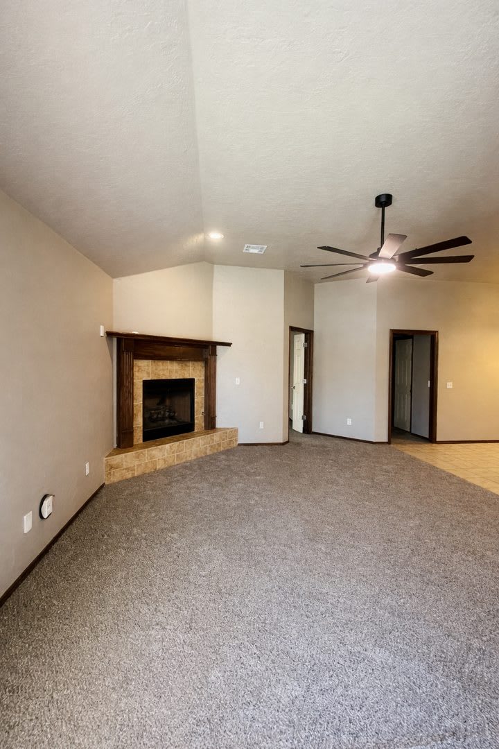 Move in Special!! Updated 3 Bed / 2 Bath Single-Story Duplex – Move-In Ready! – photo 4