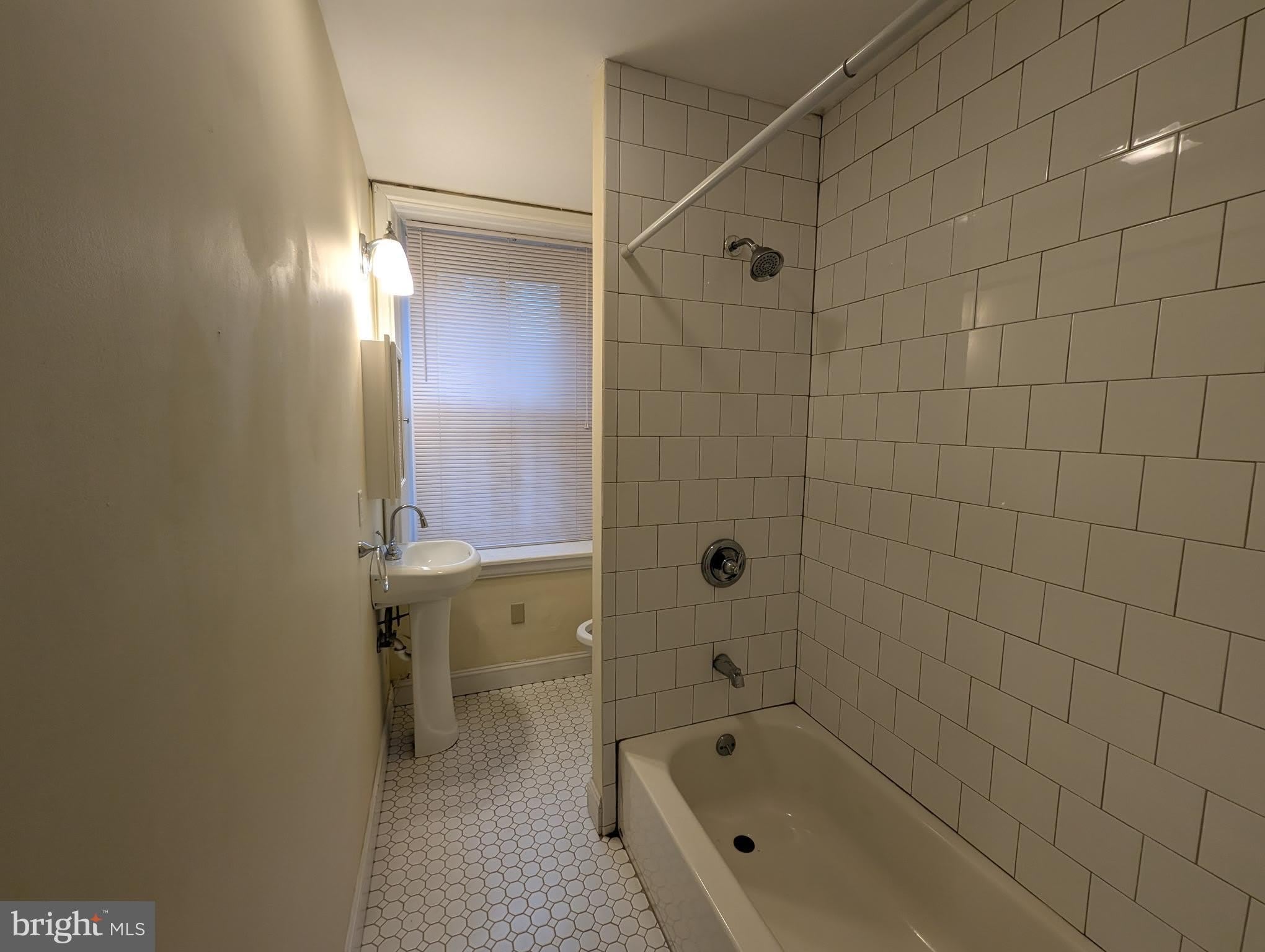 304 W SCHOOL HOUSE Lane – photo 3
