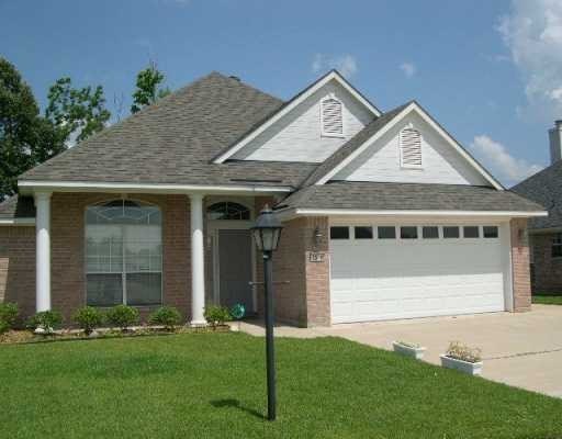 Beautifully Updated Home in North Bossier – Remodeled Kitchen & Modern Finishes! – photo 1