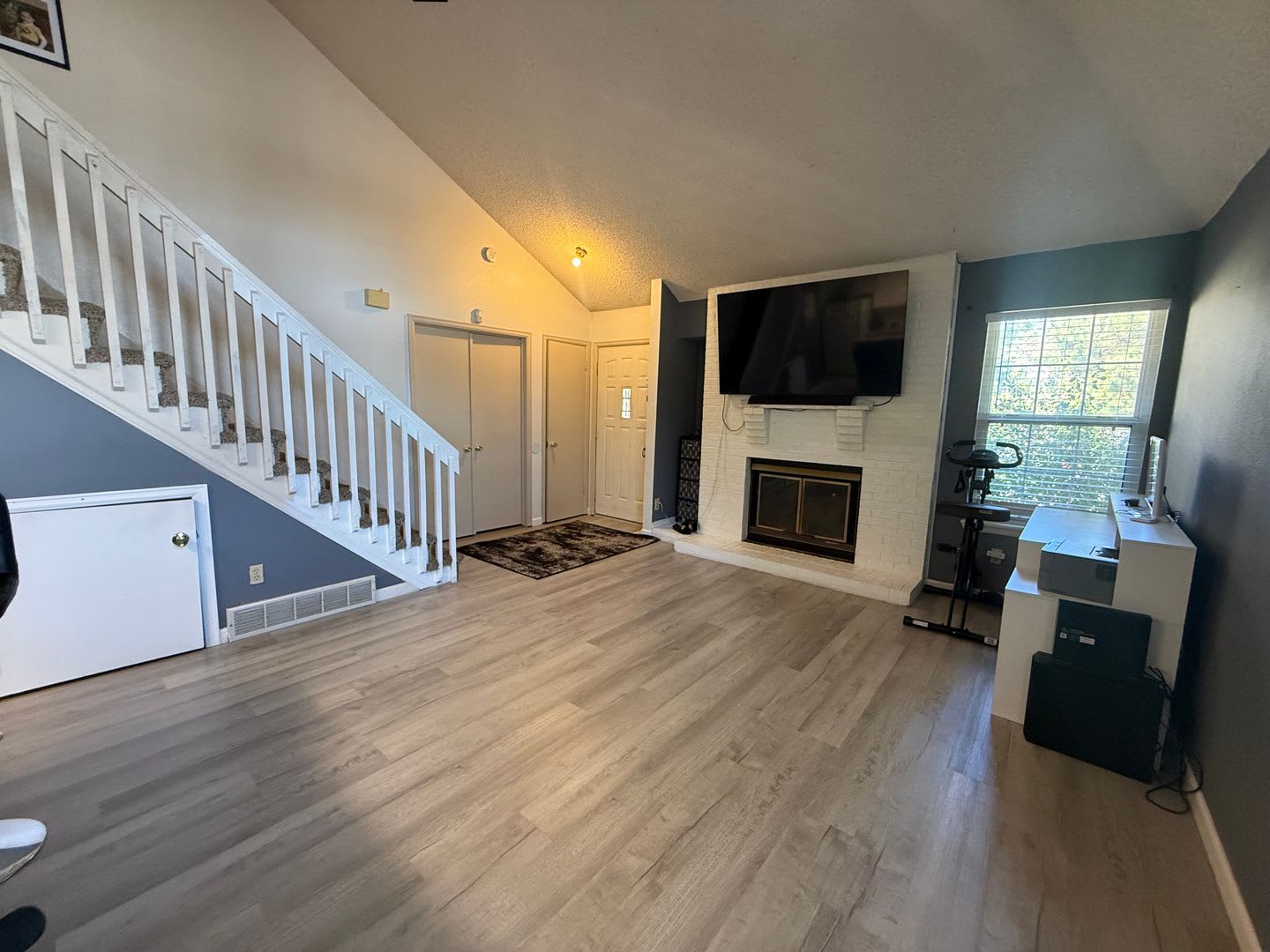 Charming 2-Bedroom Townhome with Vaulted Ceilings in Aurora – photo 5
