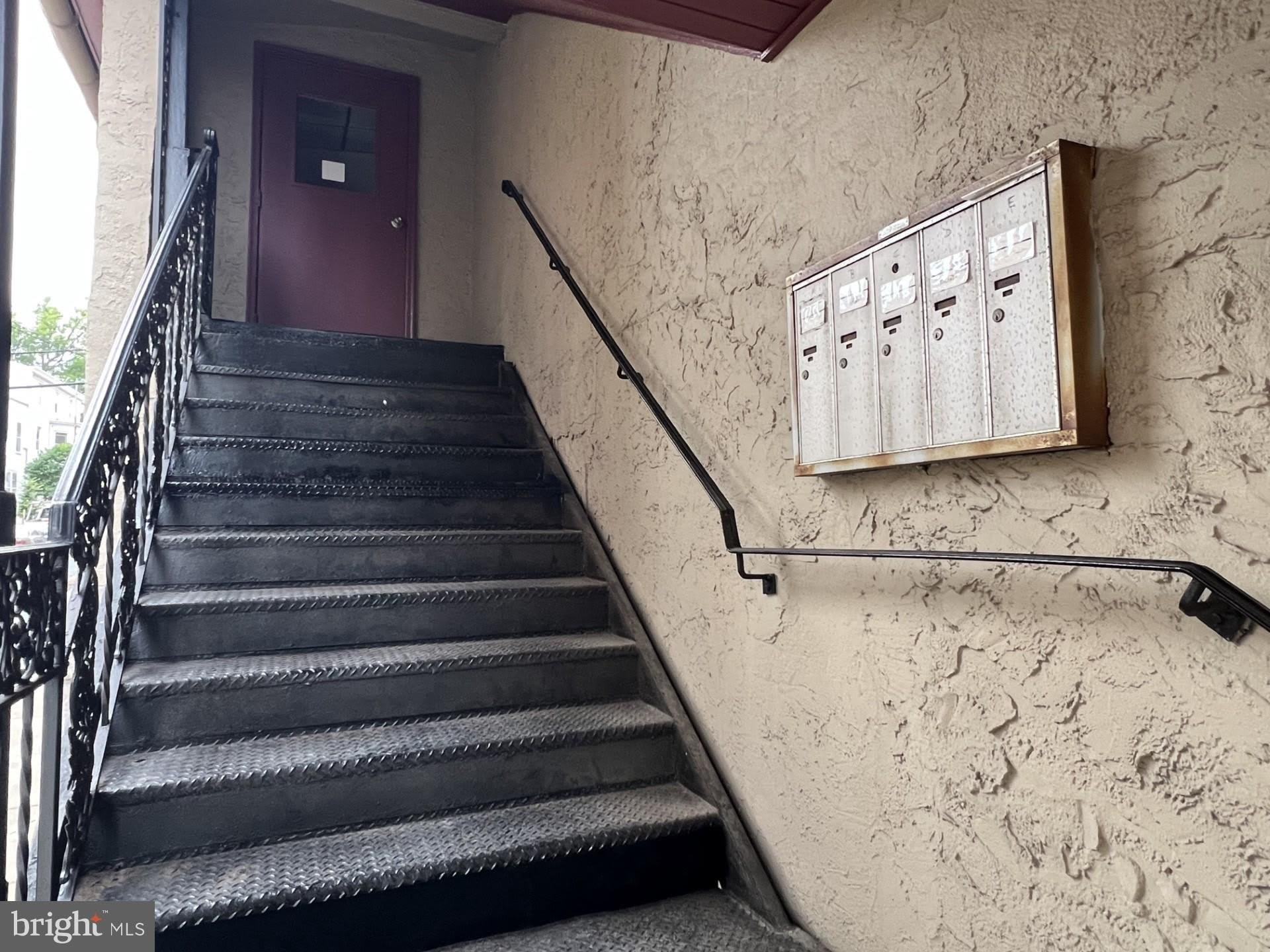 139 W MARKET Street – photo 2