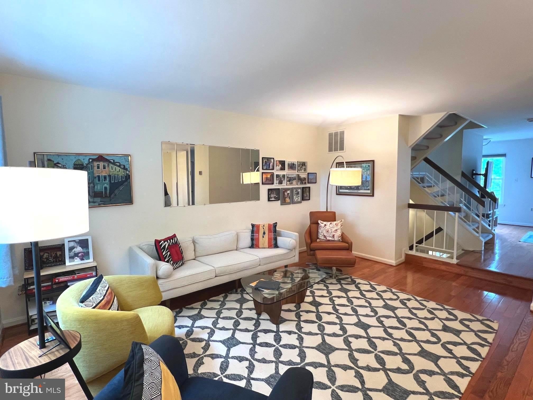 703 TWIN HOLLY Lane – photo 2
