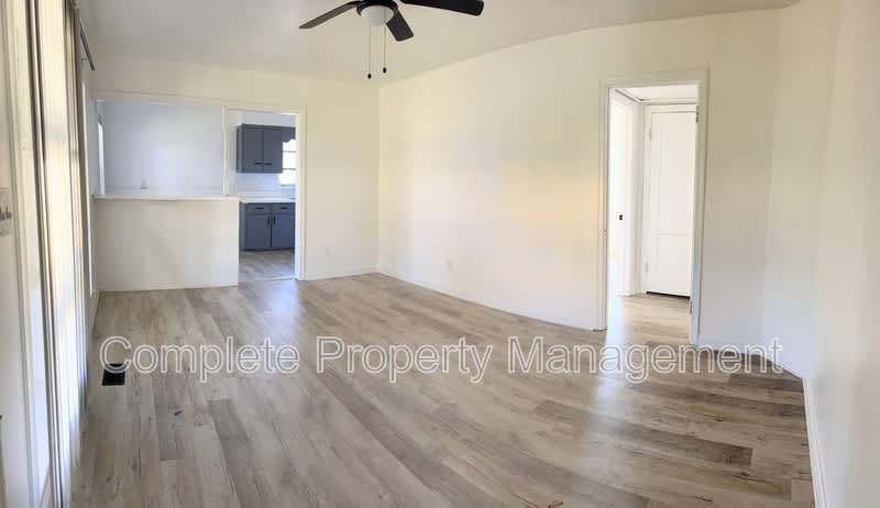 5617 Avenue Q – photo 2