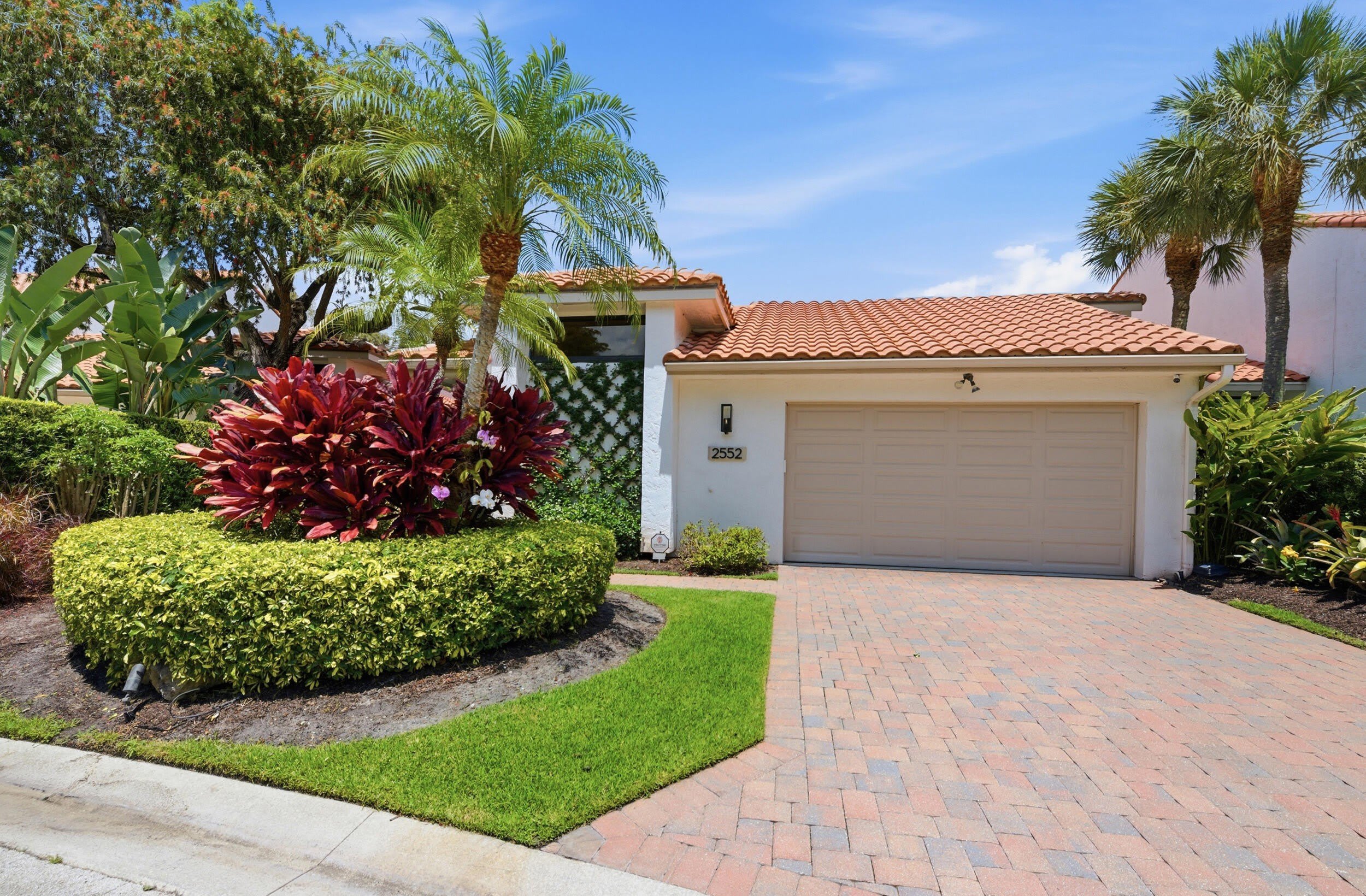 2552 Sheltingham Drive – photo 3
