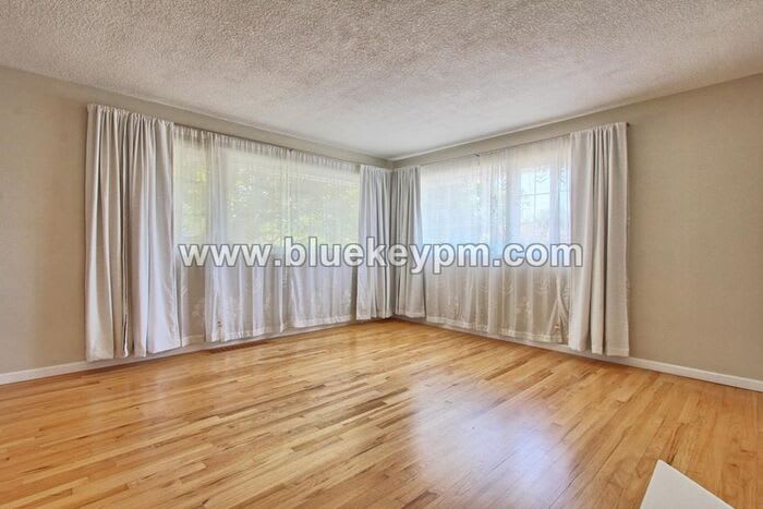 1102 Northwest 41st Street – photo 5