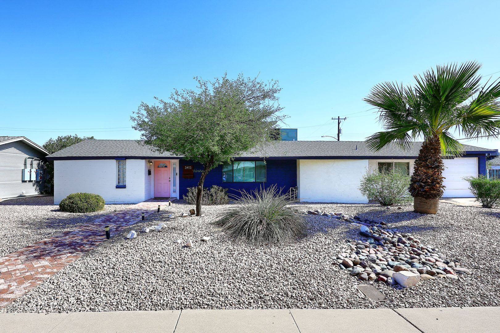 Fully Furnished Remodeled 4 Bedroom 4 Bathroom Home With Spacious Back Yard Pool In Central Phoenix – photo 2