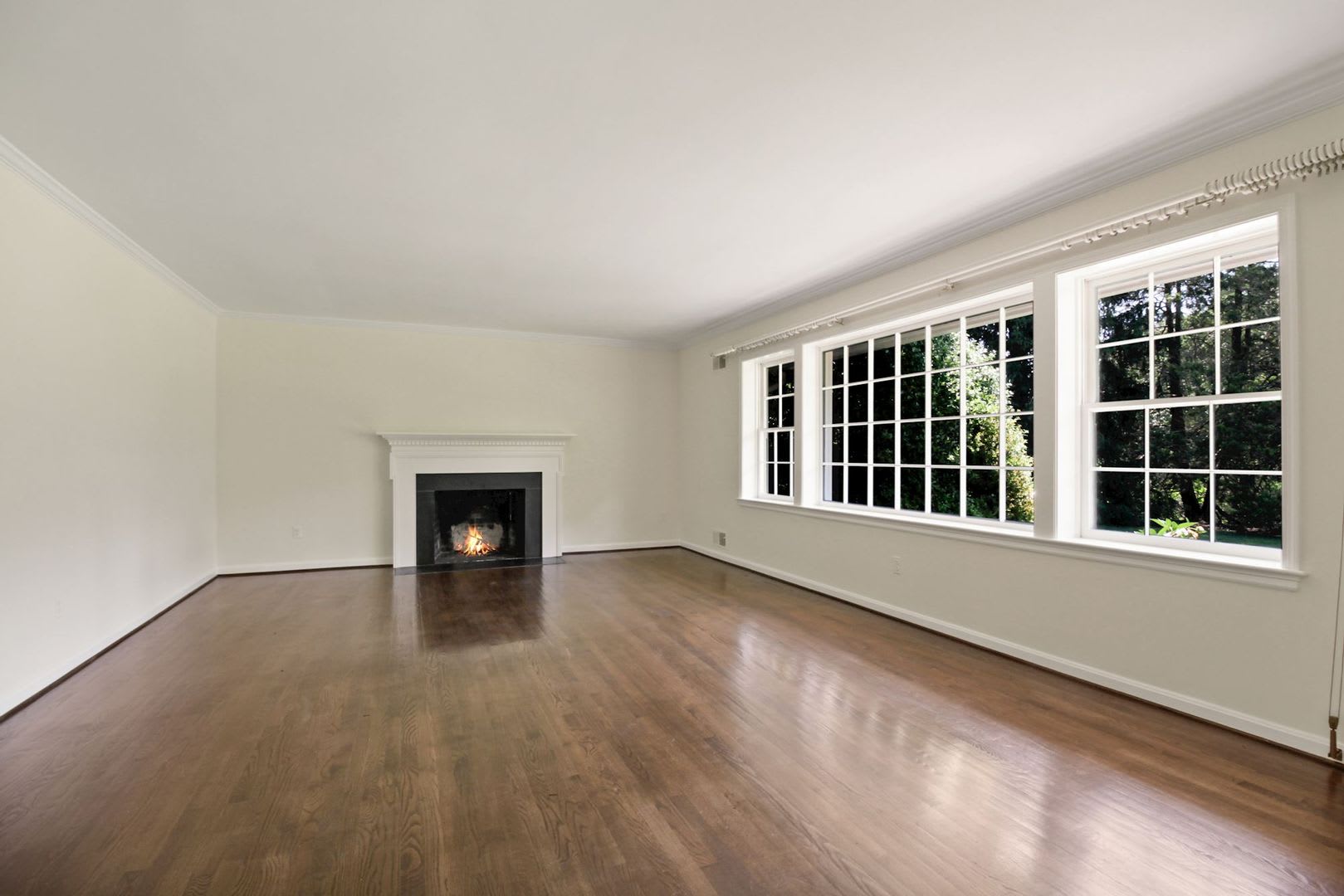 3 Bed 3 Bath Potomac Falls Rambler 2 Car Garage – photo 3