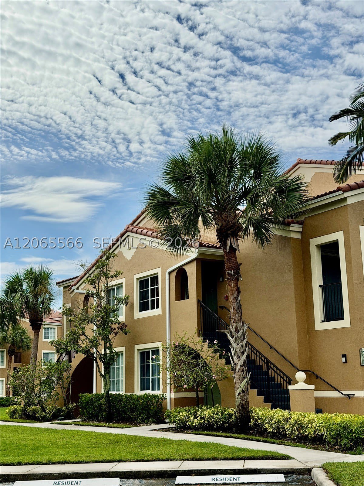 8010 N Nob Hill Rd – photo 2