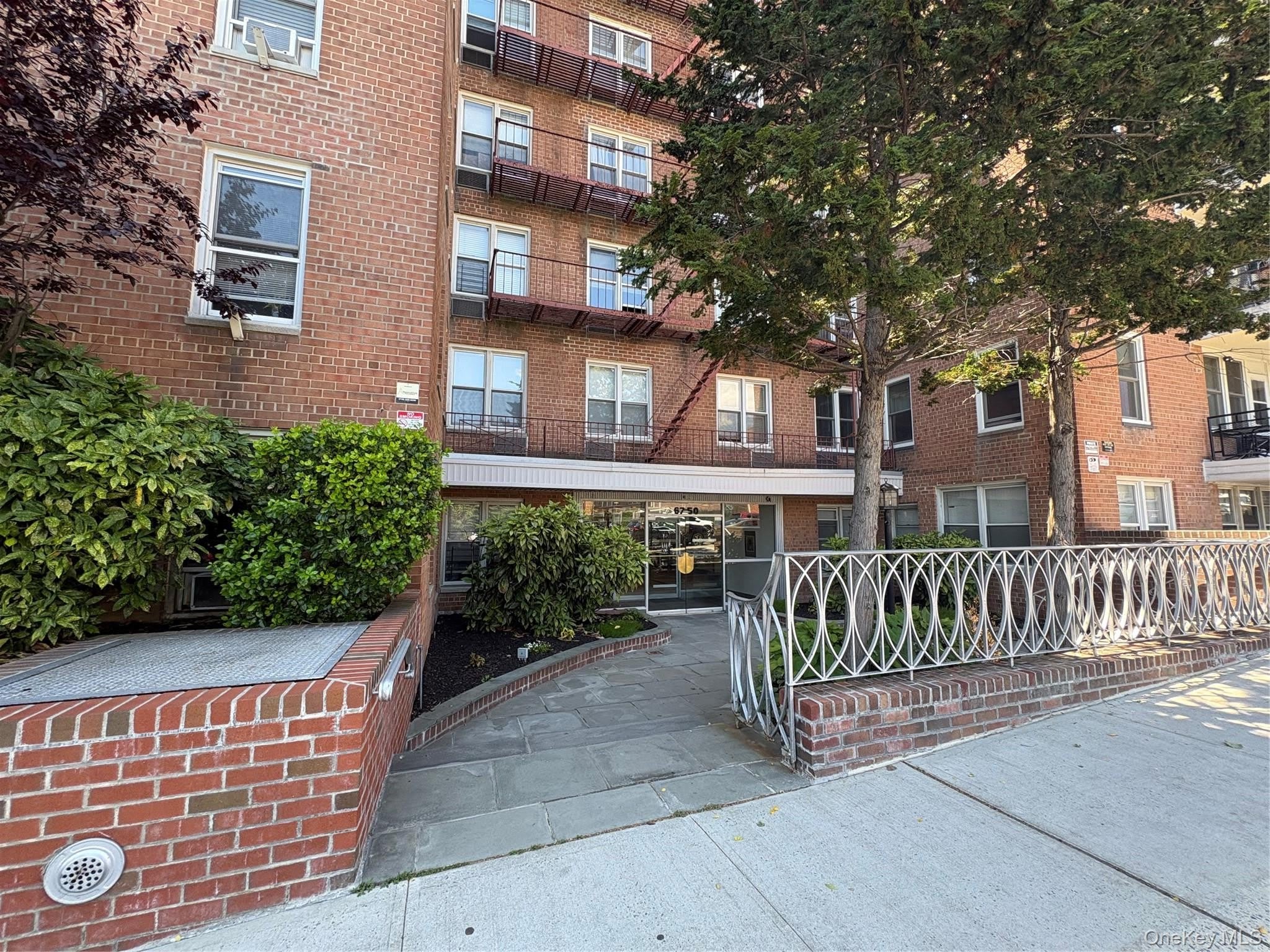 67-50 Thornton Pl – photo 2
