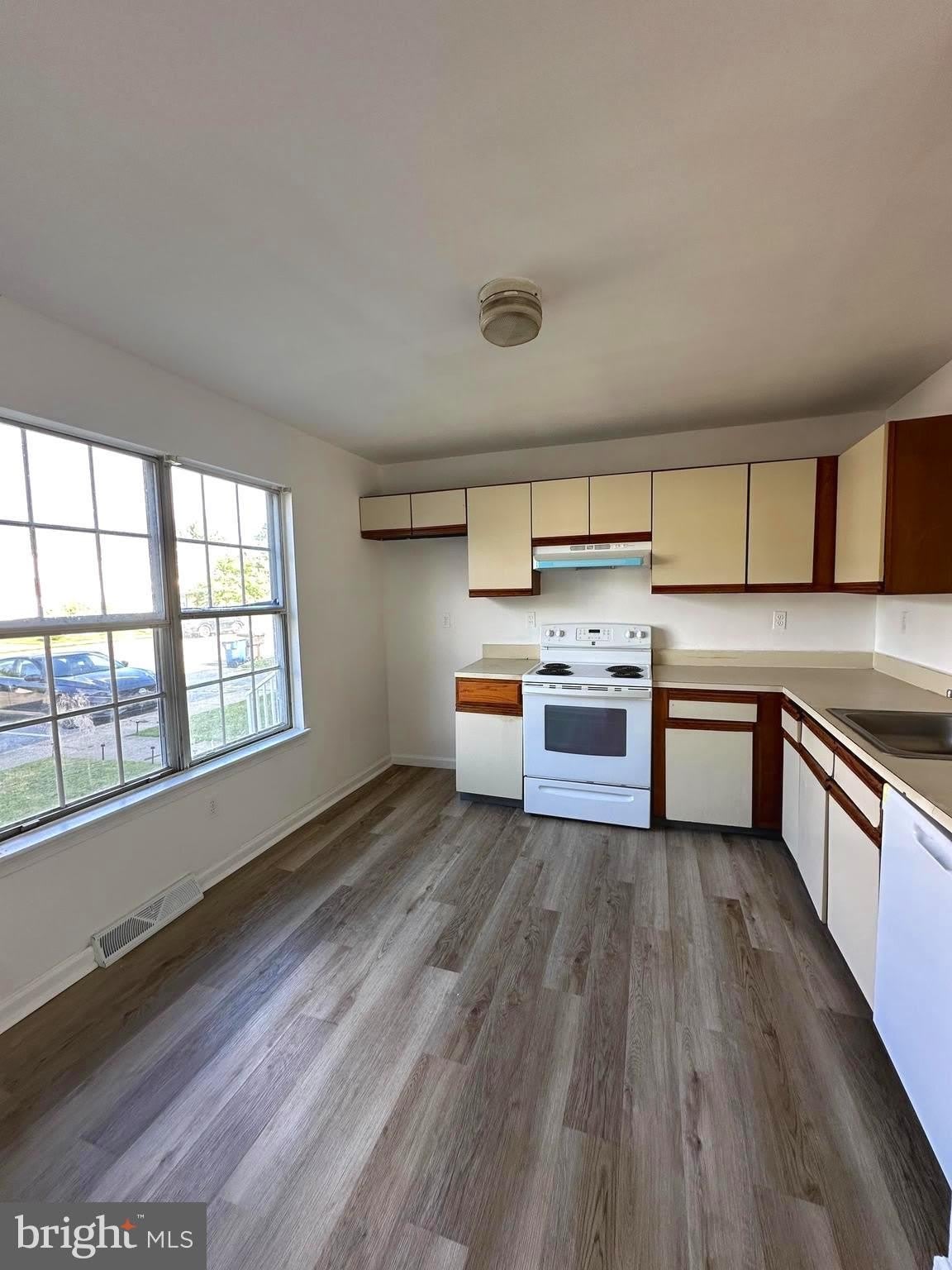 318 STONEBROOK Place – photo 3