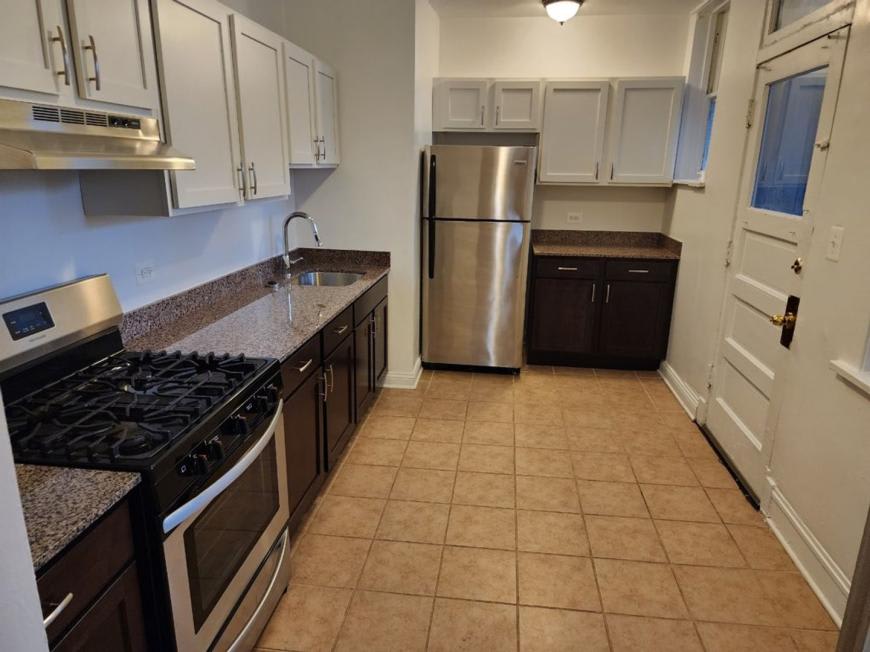 7502 N Hoyne Avenue – photo 4