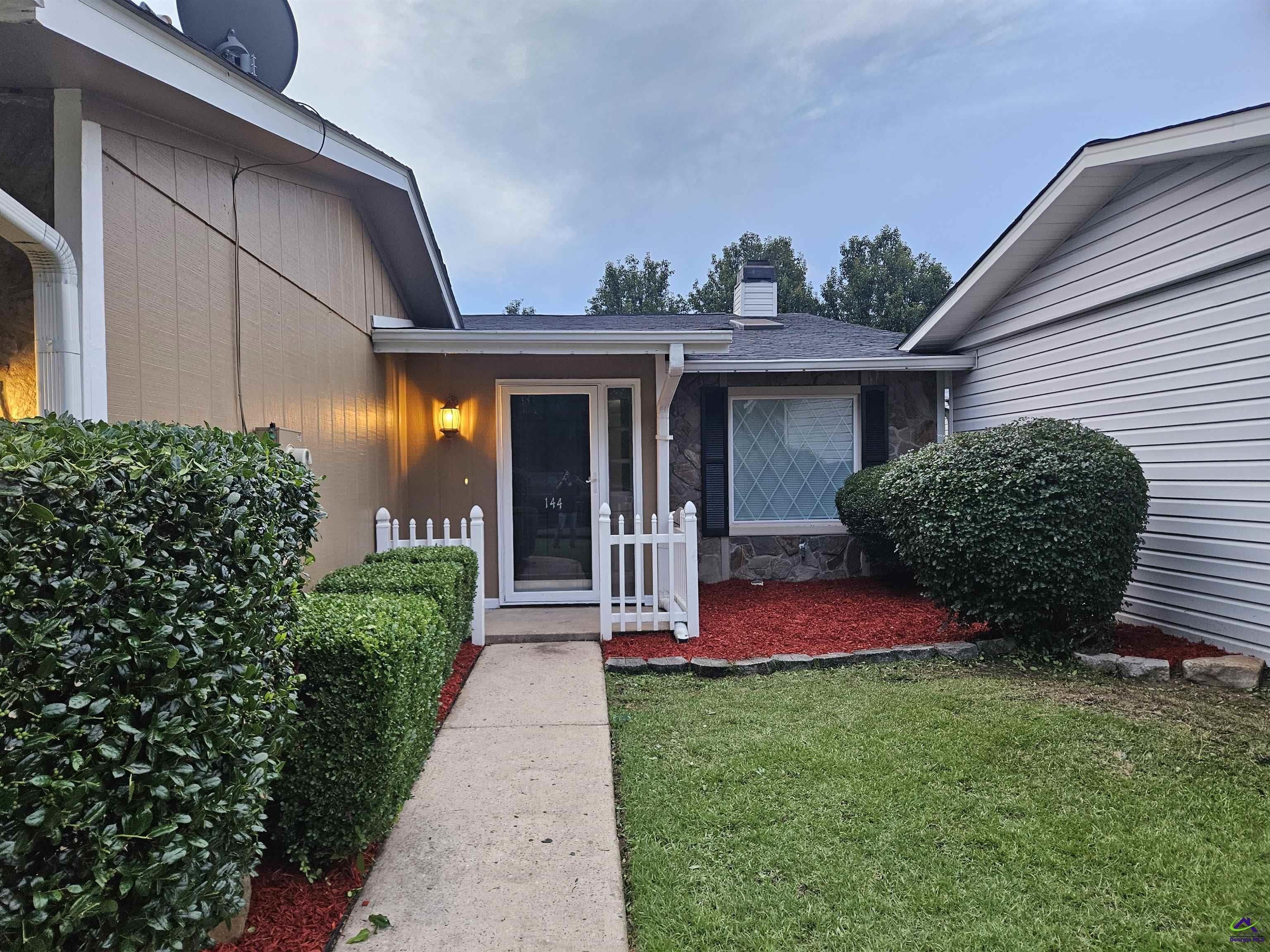 144 Pleasant Hill Court – photo 2