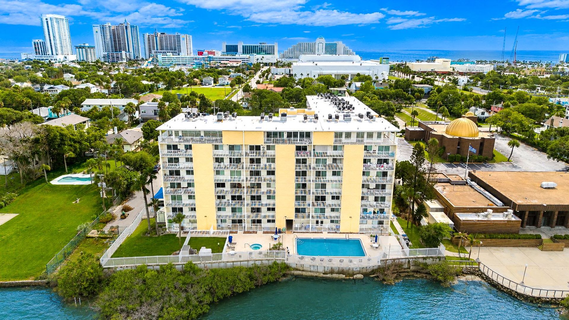 Riverfront Condo 2 Bedrooms 2 Bathrooms Walk To The Beach – photo 2