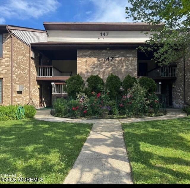 147 Amberly Drive – photo 1