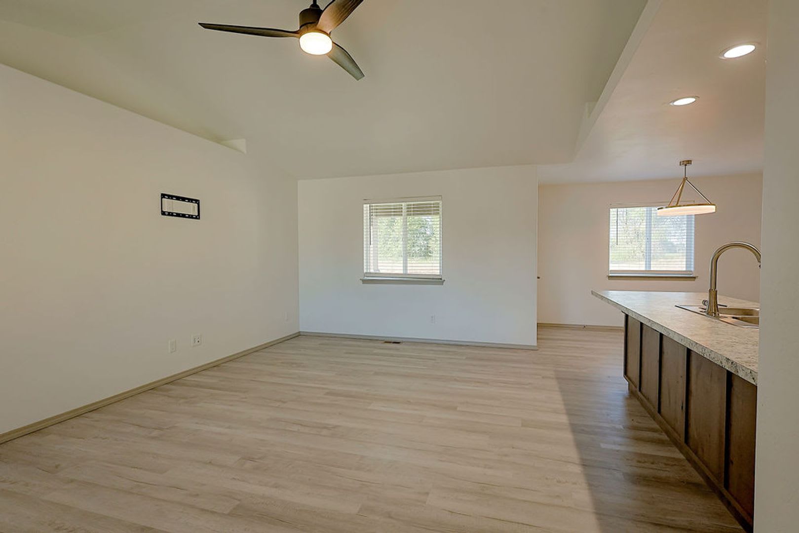 709 E Ave K – photo 5