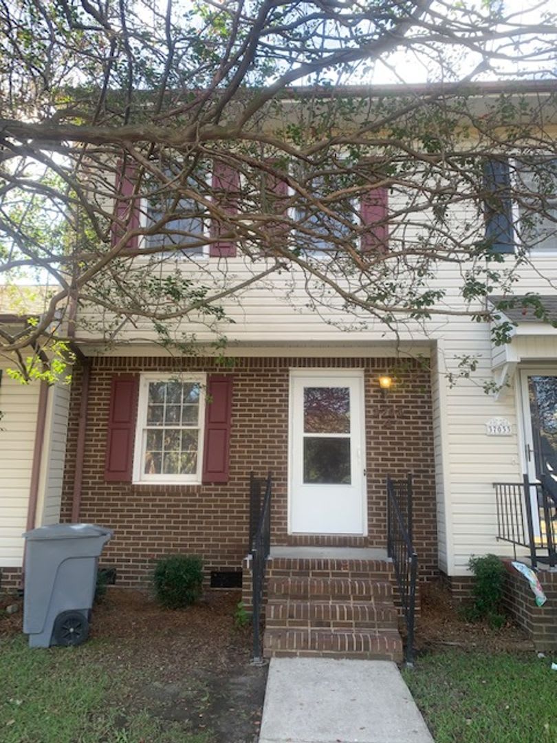 2 Bedroom Townhome Cliffridge – photo 1
