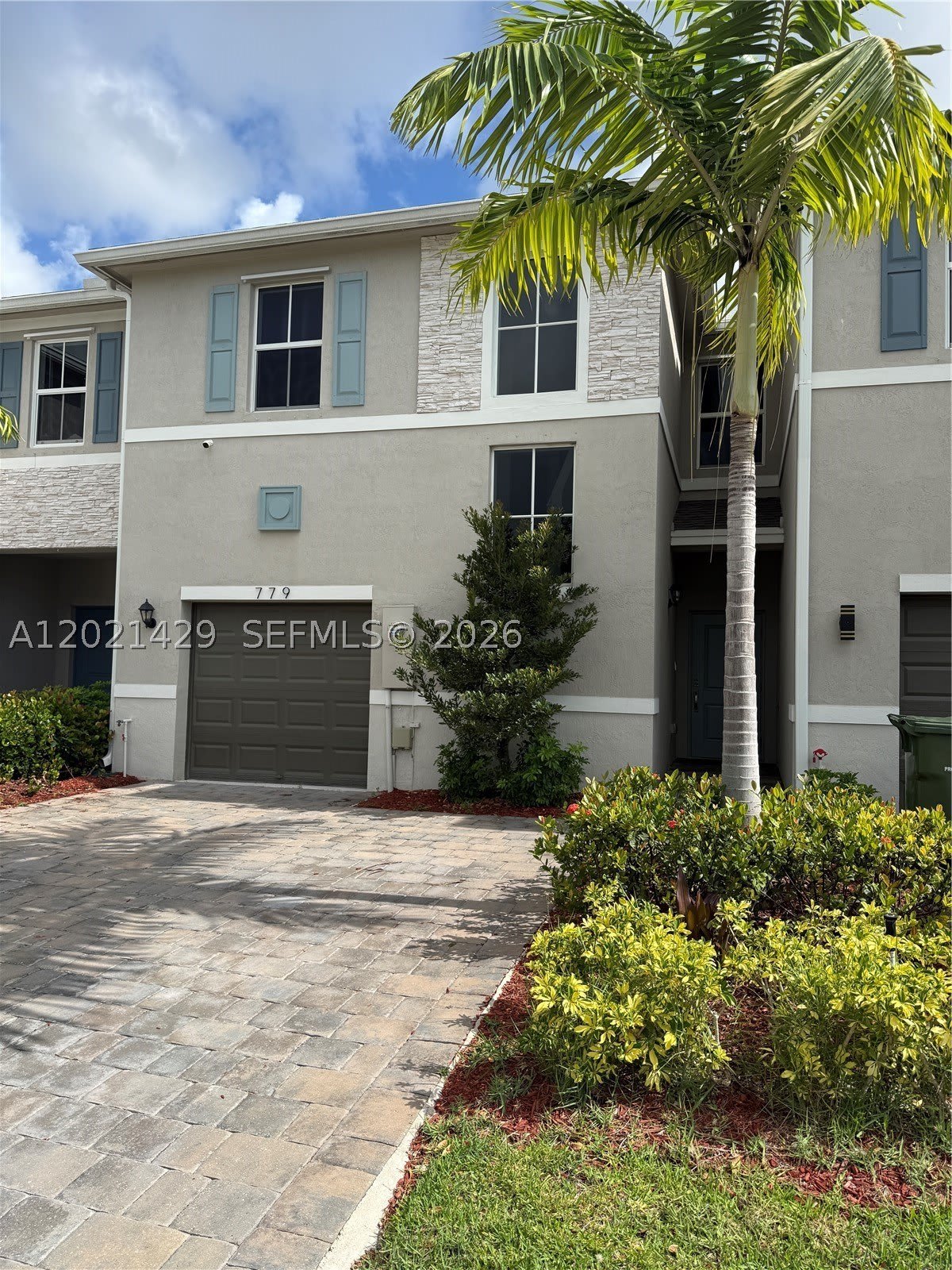 779 SE 18th St – photo 1
