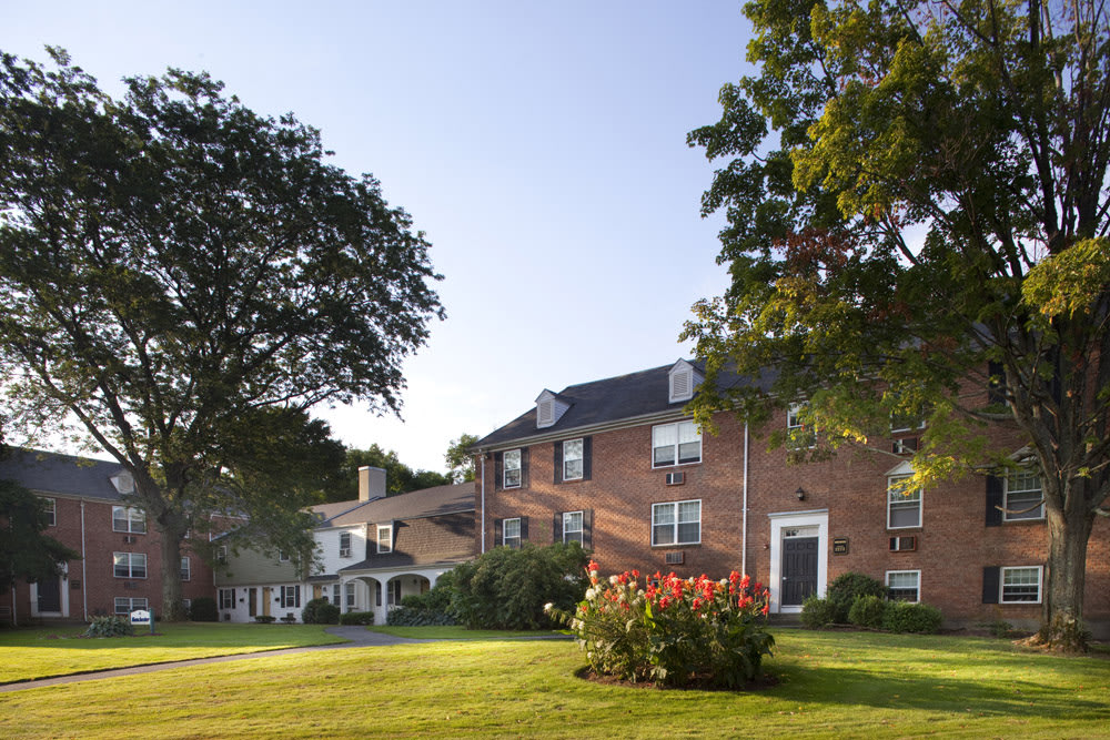 Beverly Commons – photo 2