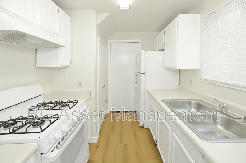 810 3rd St – photo 5