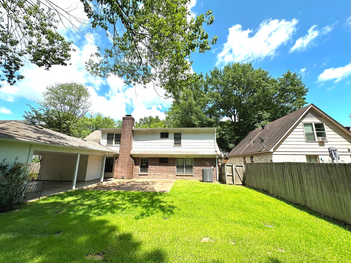 Spacious Germantown Home Fully Fenced Walking Distance To Farmington Elementary Small Pets Are Welcome 2 Bedrooms Down – photo 3