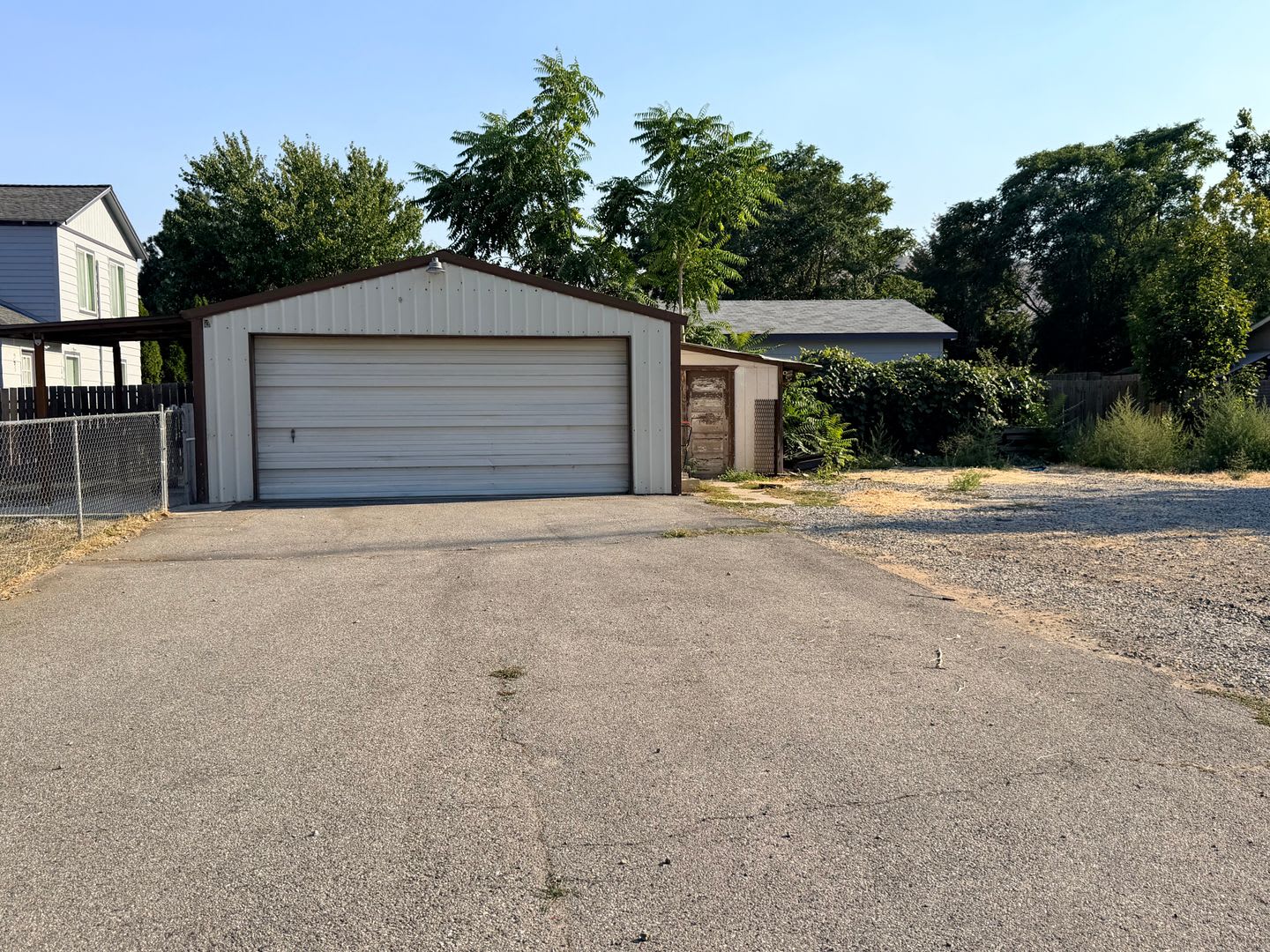 Spacious 2 bed/1 bath home! Fenced yard, a/c, d/w, w/d, large garage and MORE!! – photo 4