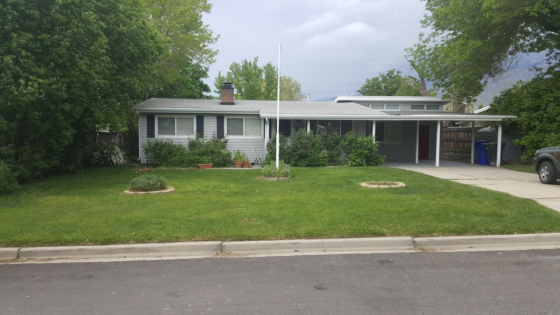 Charming 3-Bedroom Rambler in Bountiful with 2-Car Carport – photo 2