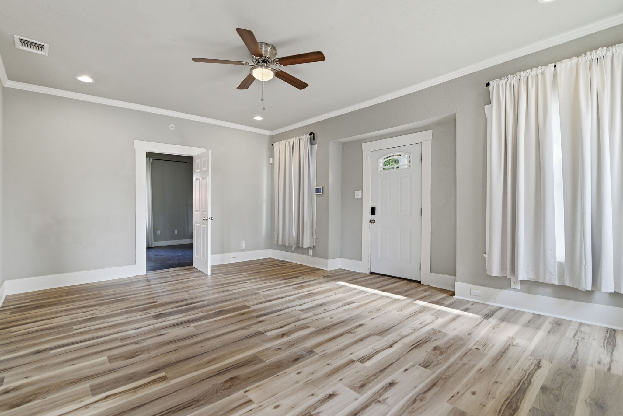 1629 West Woodlawn Avenue – photo 3