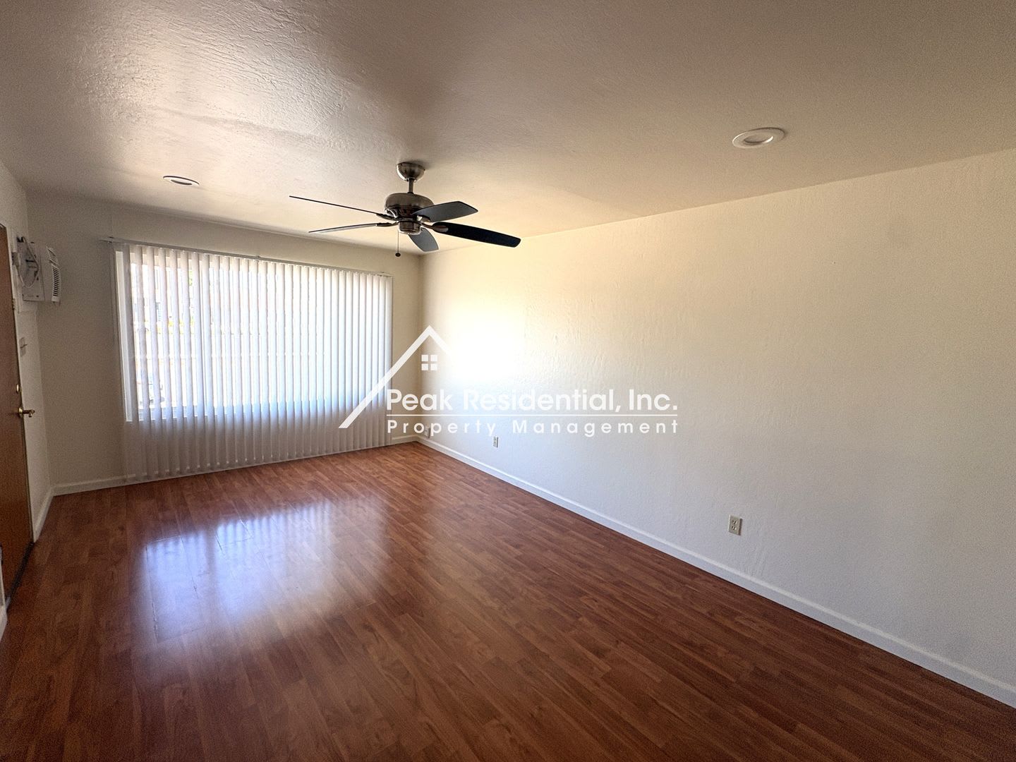 Nice 2bd/1ba Carmichael Duplex with 1 Car Garage – photo 3