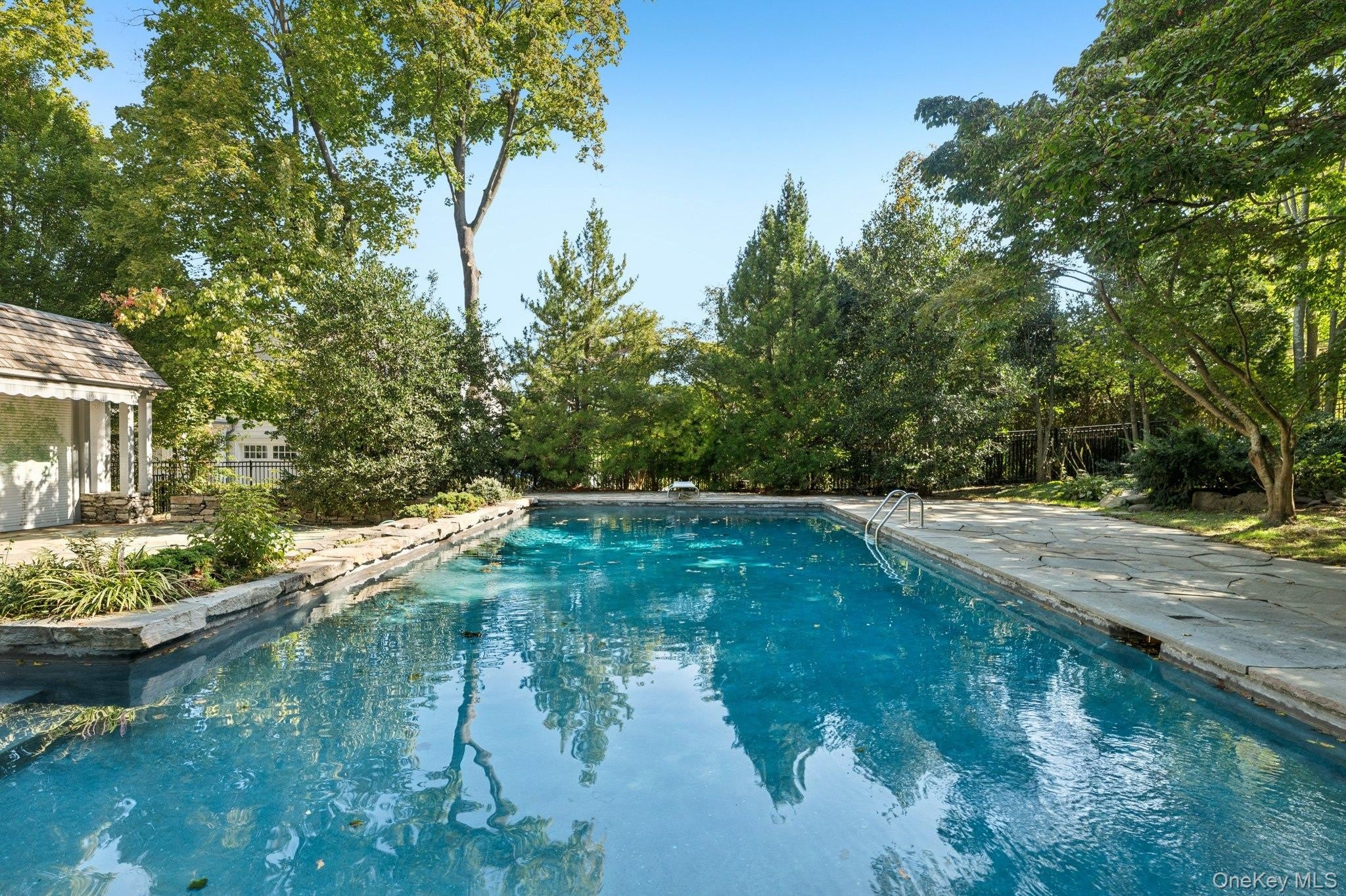 18 Heights Road – photo 1