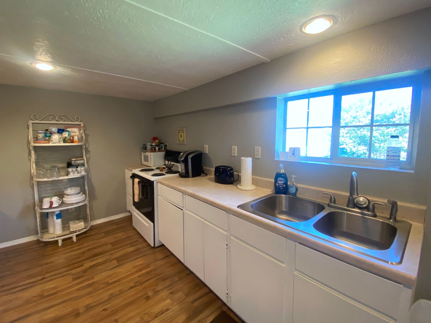 2 Bedroom Apartment Furnished All BILLS Paid – photo 2