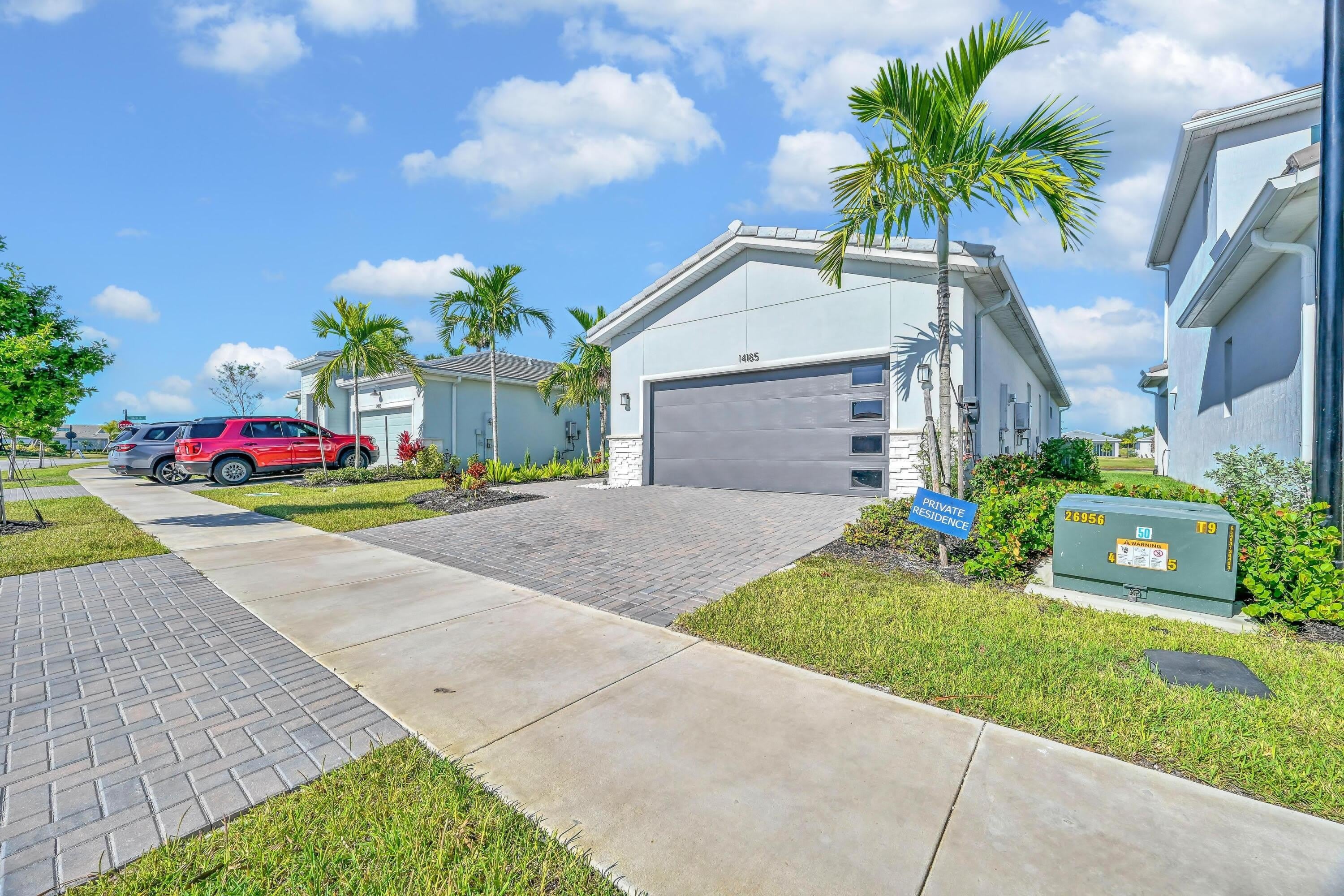 14185 SW Daphne Street – photo 2