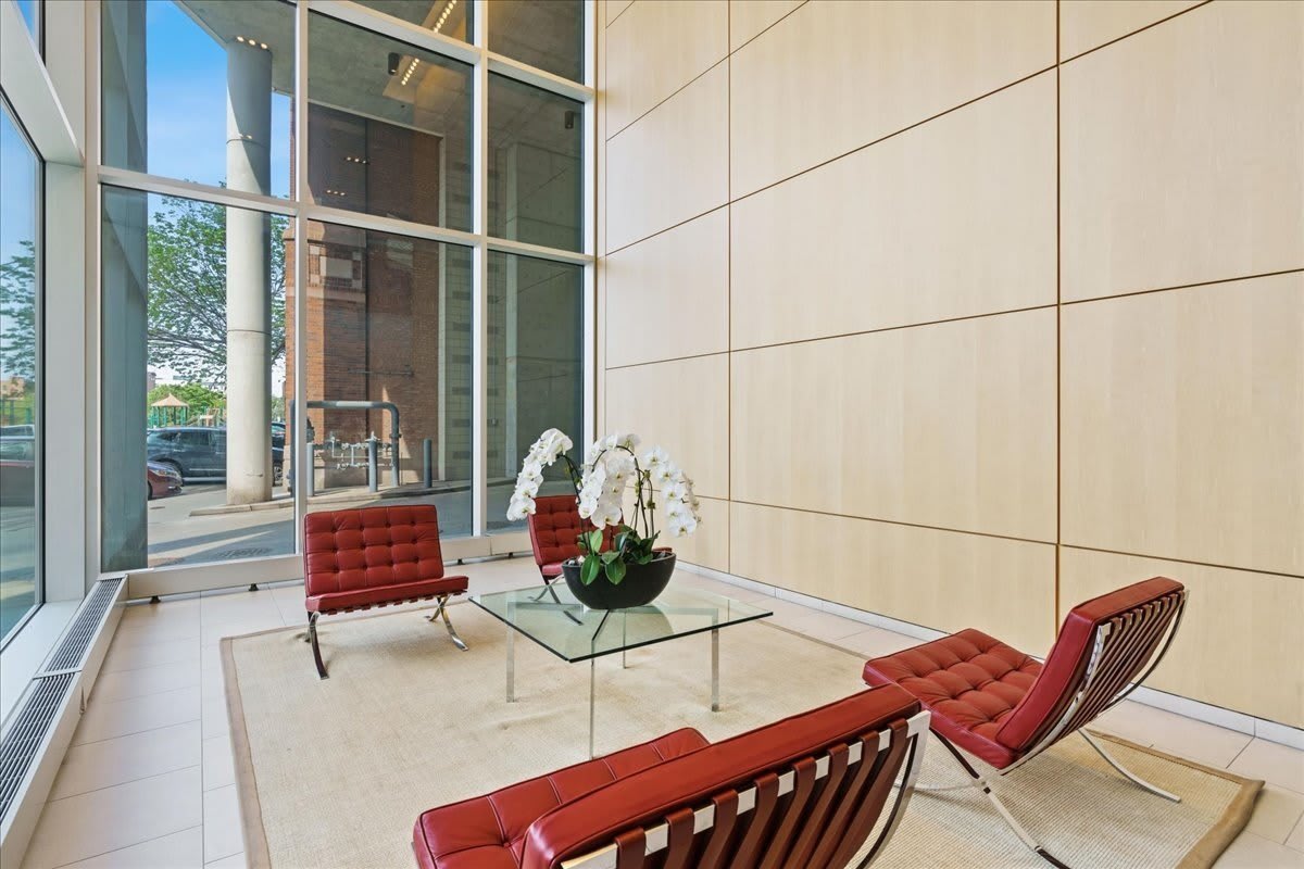 510 W Erie Street – photo 3