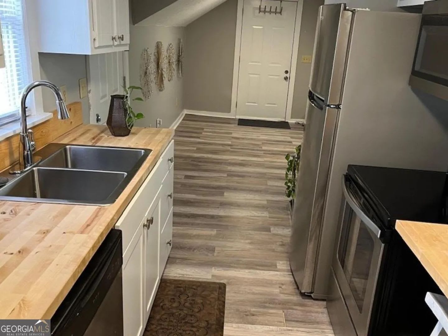 Room in 2 Bedroom Home at W Strickland St – photo 4