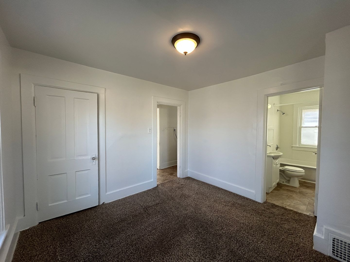 HM 1608 E 12th St – photo 3