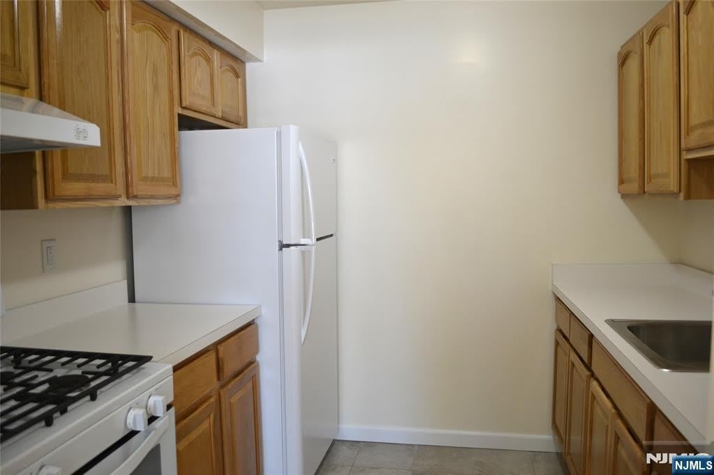 110 Midland Avenue – photo 5