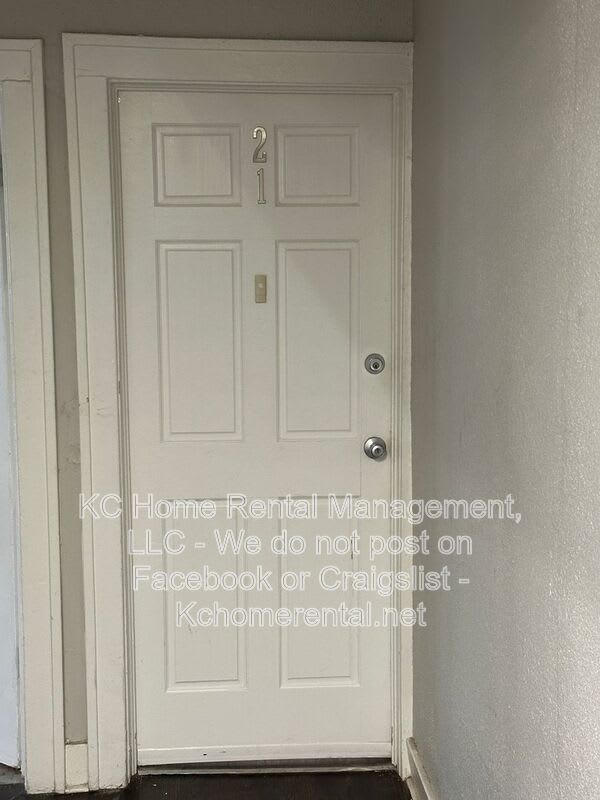 305-307 N Gladstone Blvd – photo 4