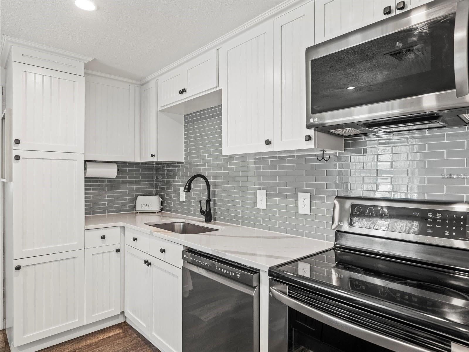 3138 W VARN Avenue – photo 4