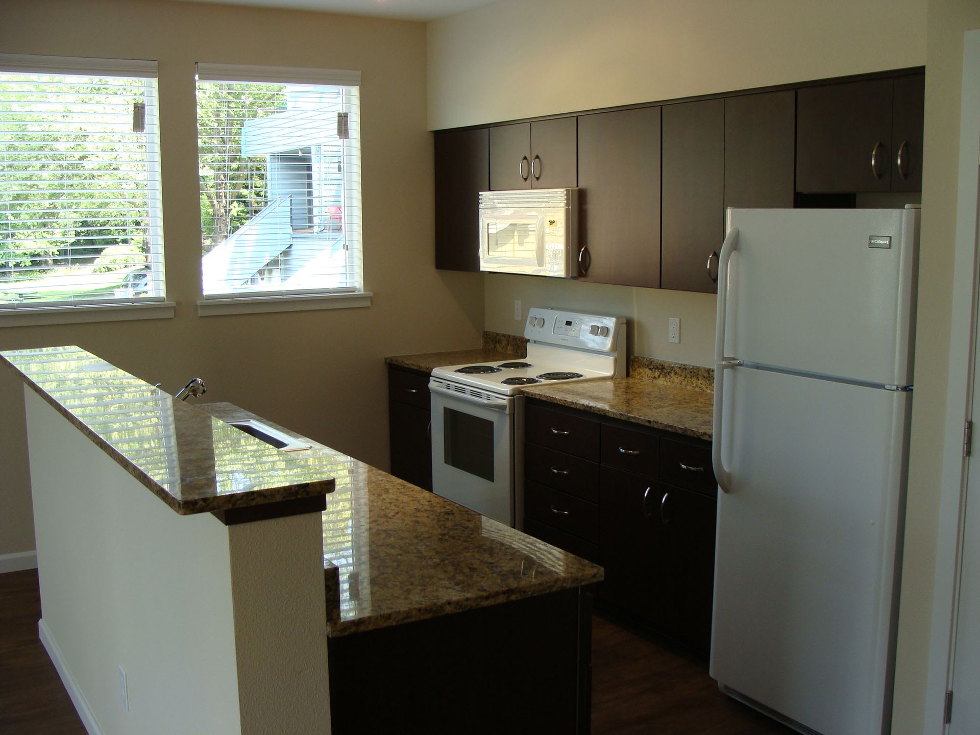 Cathedral Park Apartments – photo 2