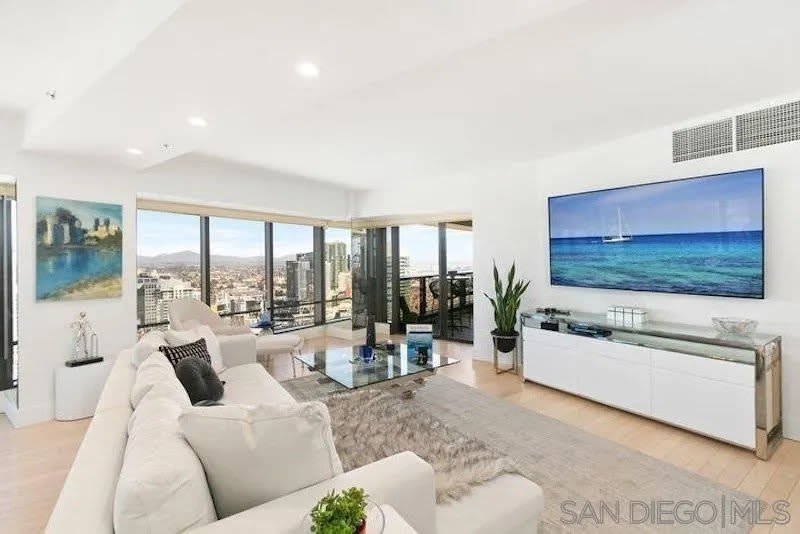 200 Harbor Dr. – photo 2